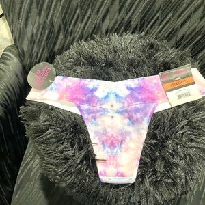 Brand New Fashion Thongs .